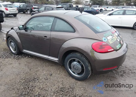 2012 Volkswagen Beetle 2.5L из США, поврежденный, VIN 3VWJP7AT2CM652604